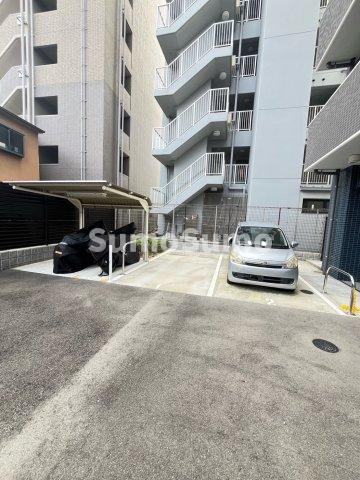 プレサンス　OSAKA　西中島リエゾンの駐車場