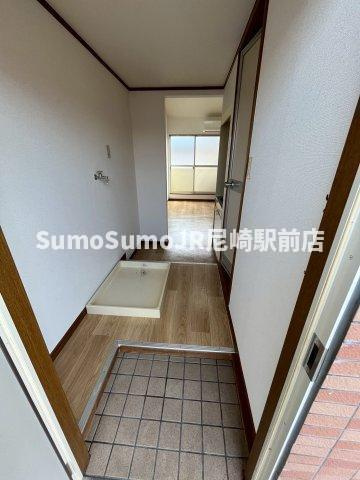 プチグレイス塚口弐番館の玄関|明るい玄関です