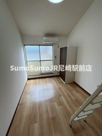 プチグレイス塚口弐番館の寝室|落ち着いて過ごせるお部屋なので、寝室にいかがでしょうか