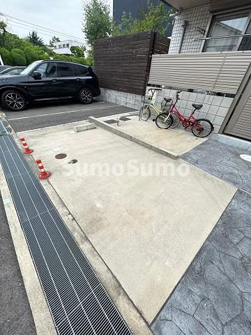 ブランカーサ30の駐車場