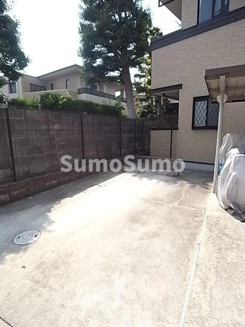 プリートバレンシアＡの駐車場