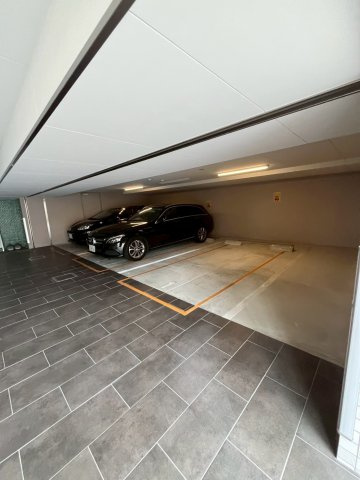 ブランTAT西宮江上町の駐車場
