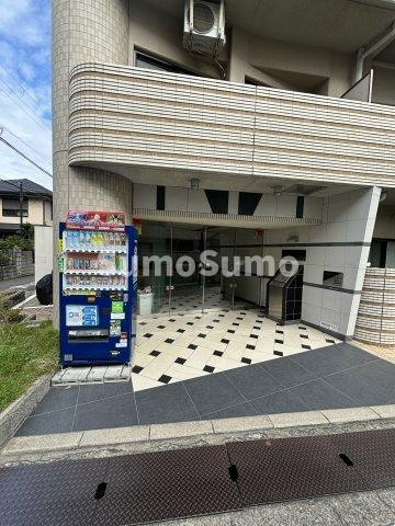 ルクレ江坂のエントランス