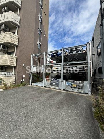 ルクレ江坂の駐車場