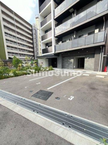 バウスフラッツ新大阪の駐車場