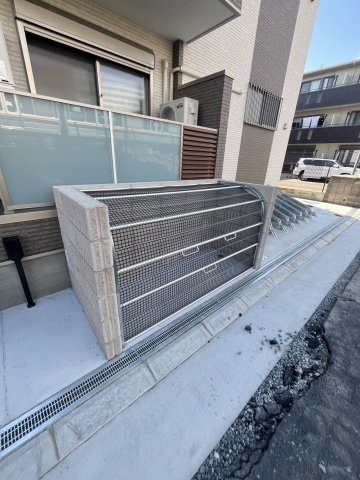 ブラン立花の駐車場
