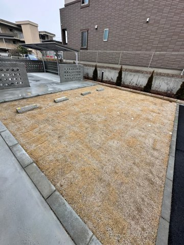 ベルフローラの駐車場