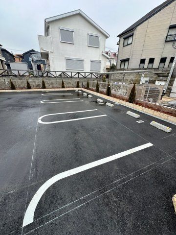 ベルフローラの駐車場