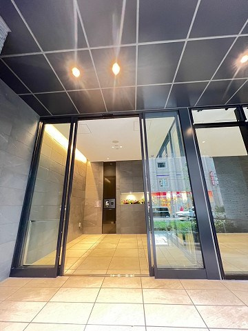 プラウド阪急塚口駅前の外観