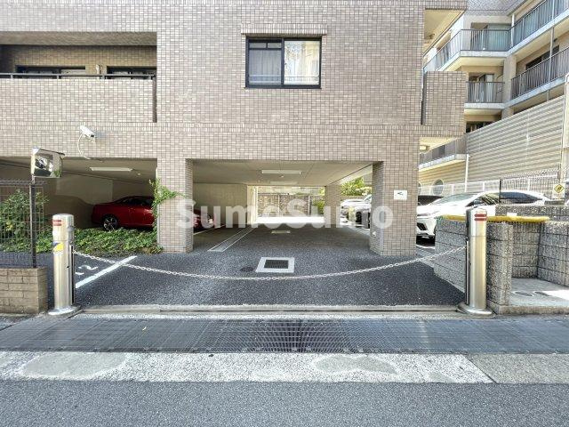 ブラゾーネ芦屋の駐車場