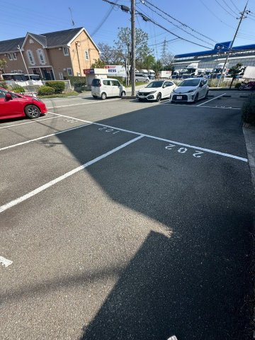 プラムフィールドの駐車場