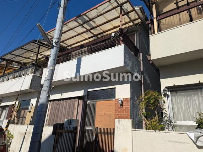 妙法寺戸建のエントランス