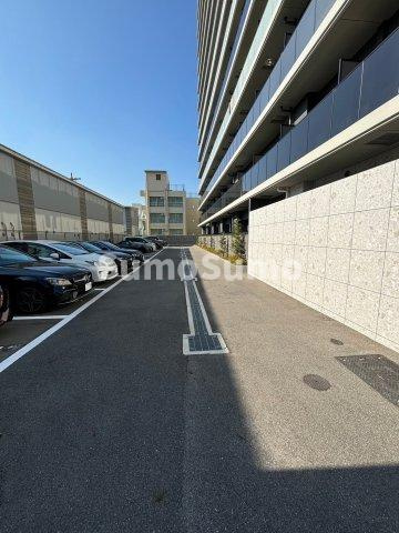 レジュールアッシュ三国本町の駐車場|駐車場があるので、車を買う予定の方も安心です