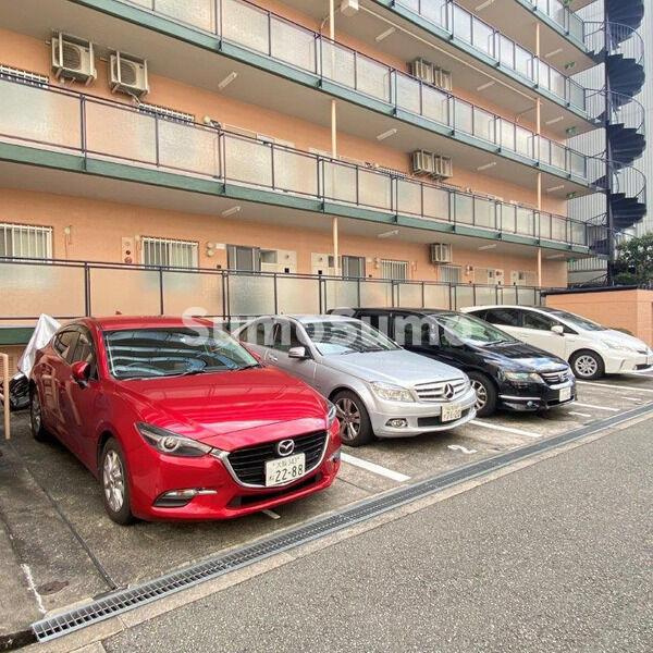 ドイマンションの駐車場