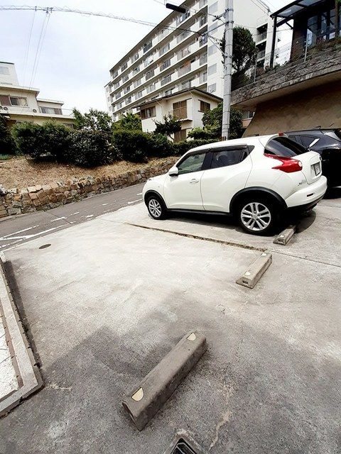 プラサーダ朝霧の駐車場
