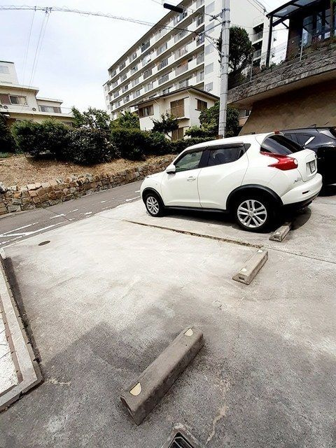 プラサーダ朝霧の駐車場|駐車スペースもあります