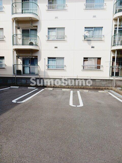 ブラウニー・静徳Ⅱの駐車場|カースペースがあります