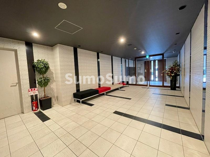 プライムアーバン御堂筋本町のロビー|ゆとりのあるロビーです