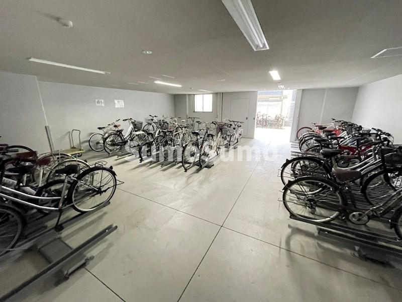 プライムアーバン御堂筋本町の駐車場