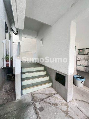 プラムハイツ本山のエントランス