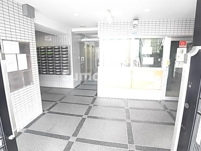 プリエール名神尼崎のエントランス