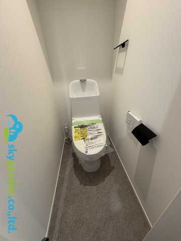 藤沢市大庭　新築戸建　全２棟B棟のトイレ|落ち着いた色調のトイレです