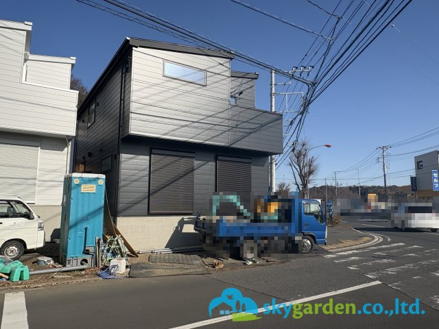 藤沢市大庭　新築戸建　全２棟B棟の前面道路含む現地写真|2026年1月30日撮影（工事中）