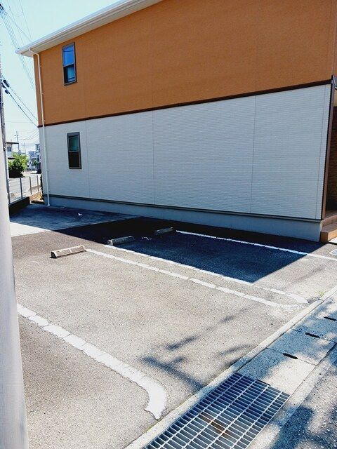 ブラン　エピの駐車場