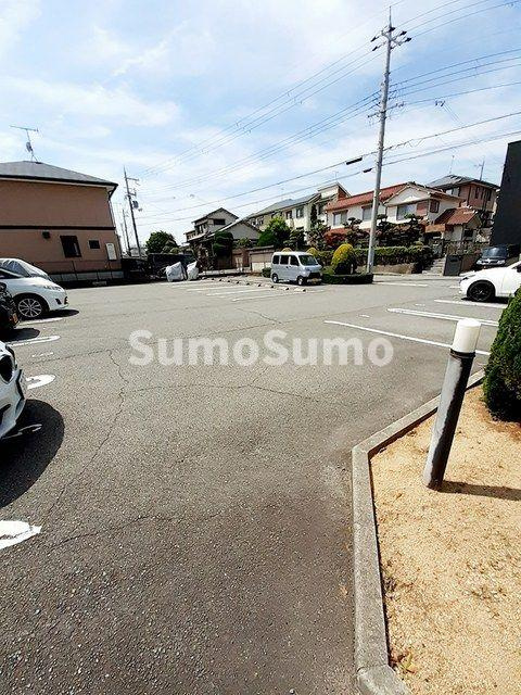 プラムガーデンの駐車場|駐車スペースもあります
