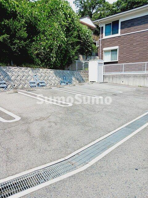 フリーデンハオス　参番館の駐車場|カースペースがあります