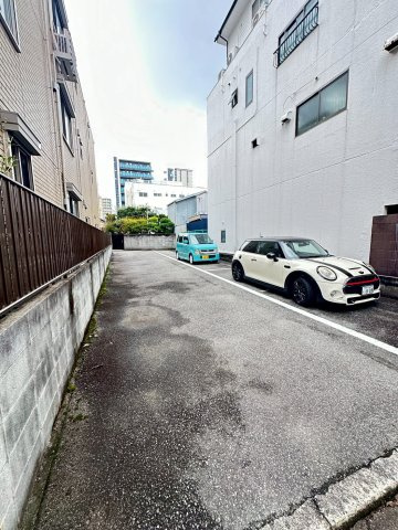 ブランシェ本町の駐車場