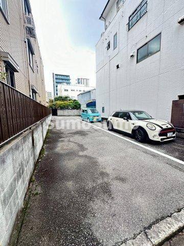 ブランシェ本町の駐車場|駐車場に車を止められます