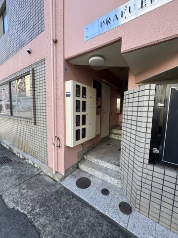 プラーフ上沢のエントランス