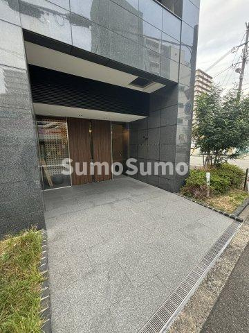 プラシード新町のエントランス