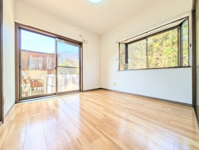 フラットマリンの内装|明るい室内です