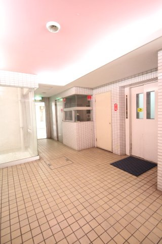 都城ビルのエントランス