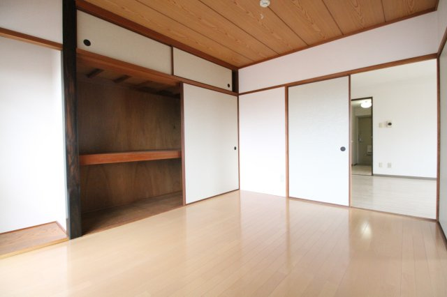 都城ビルの居間・リビング