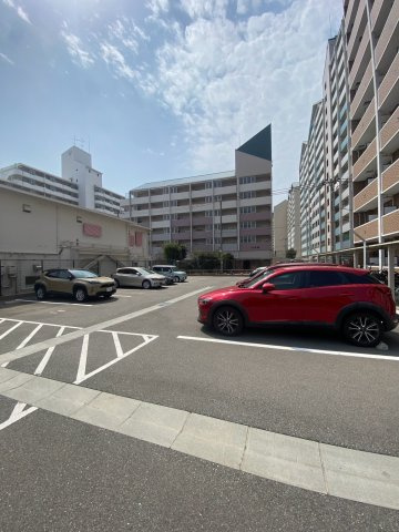 Luxe神戸WESTの駐車場|ゆったりとした空間のトイレです