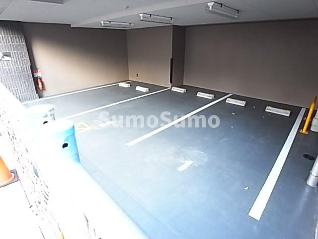 TOYOTOMi STAY　Premium 神戸湊川公園の駐車場|駐車場に車を止められます