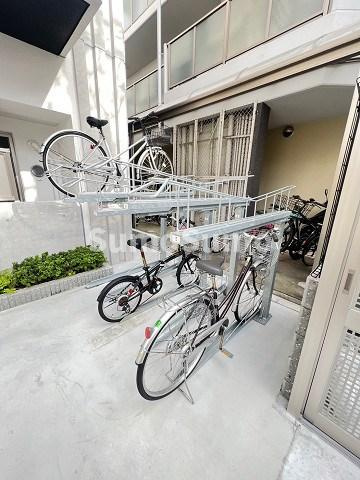 ONLYONE塚本の駐車場