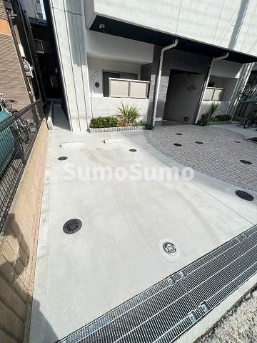 ONLYONE塚本の駐車場