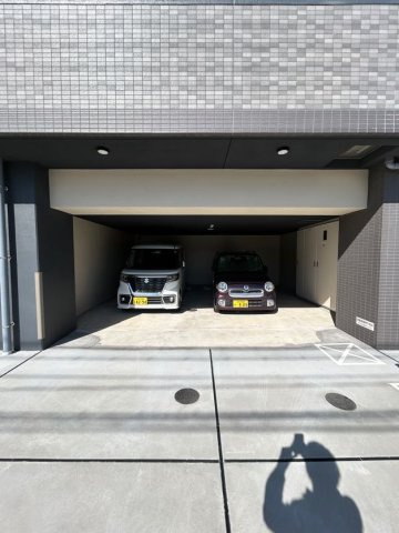 LIVIAZ KOBE CRESTの駐車場