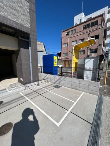 LIVIAZ KOBE CRESTの駐車場
