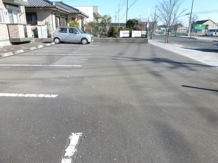 ドミトリーの駐車場