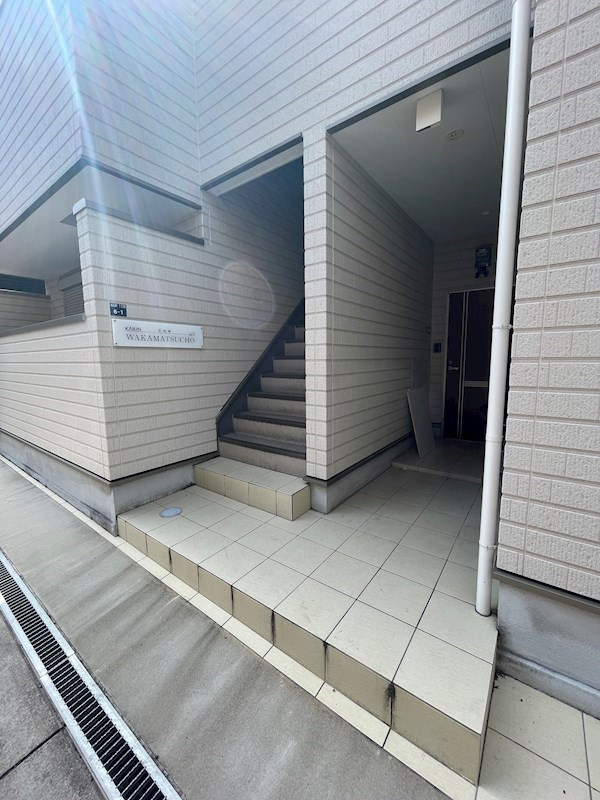 KARIN若松町のエントランス