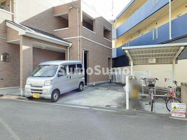 プレジールの駐車場