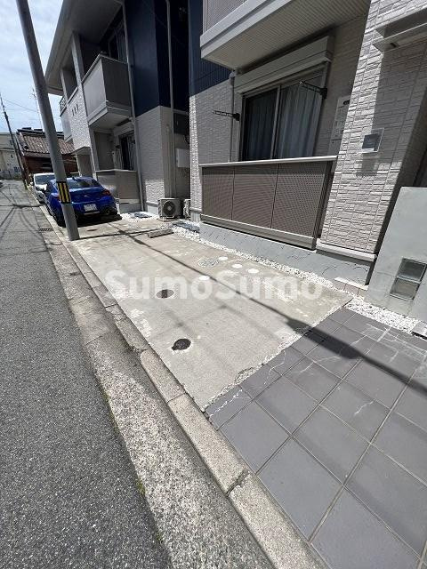 アミティハイツ B棟の駐車場