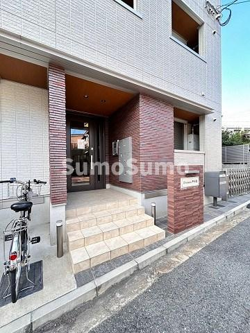 D-room甲子園のエントランス|建物の内部です