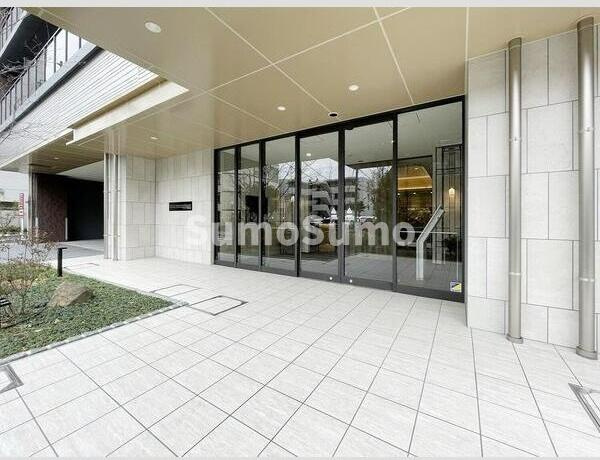 フレンシア西宮北口のエントランス