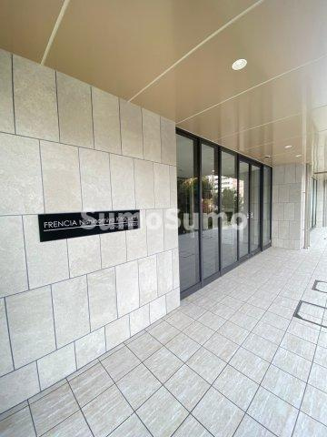 フレンシア西宮北口のエントランス